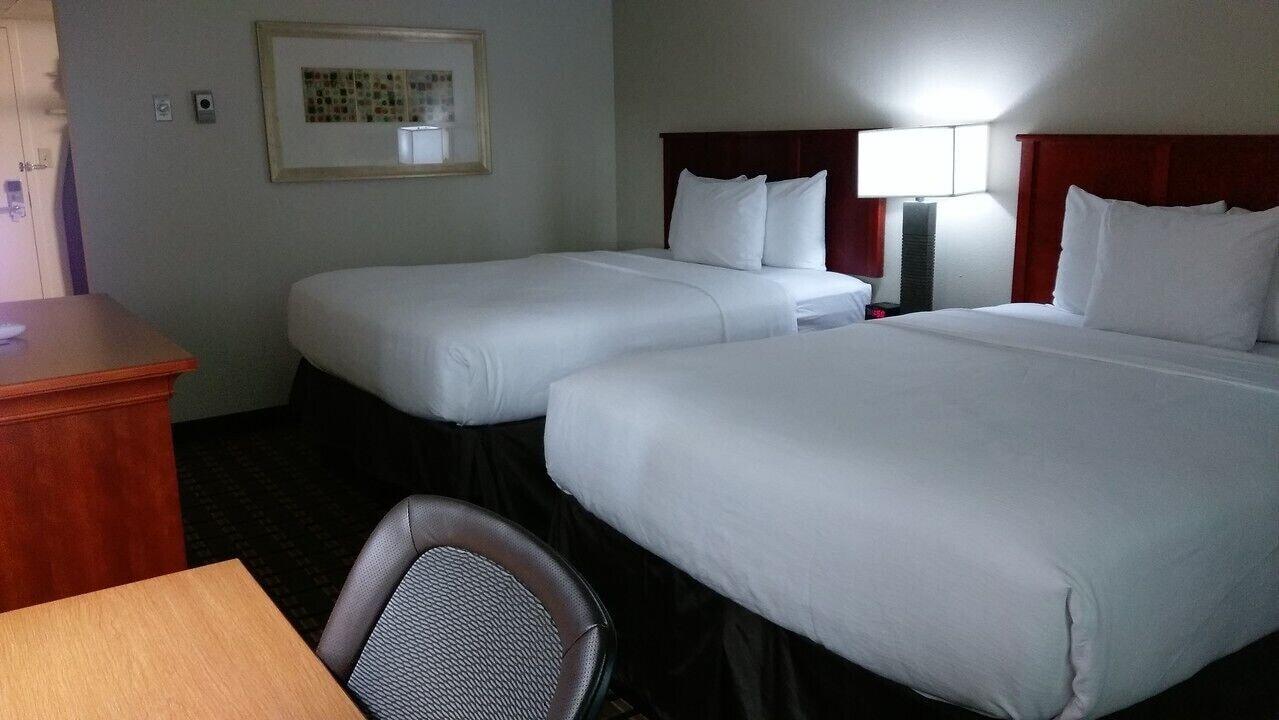 C3 Hotel And Convention Center 해이스팅스 외부 사진
